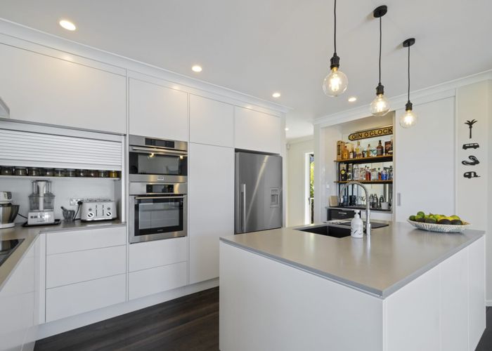  at 9 Barton Street East, Blockhouse Bay, Auckland