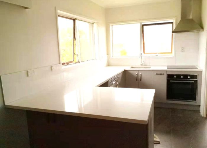  at 2/205 Forrest Hill rd, Forrest Hill, North Shore City, Auckland