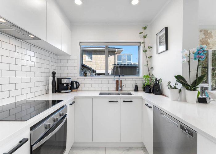  at 2/50 Target Road, Totara Vale, North Shore City, Auckland