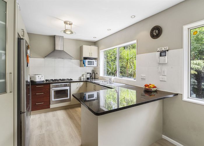  at 21A Pavola Grove, Glenfield, Auckland