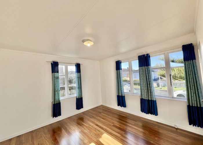  at 2 Plumpton Ave, Mount Roskill, Auckland City, Auckland