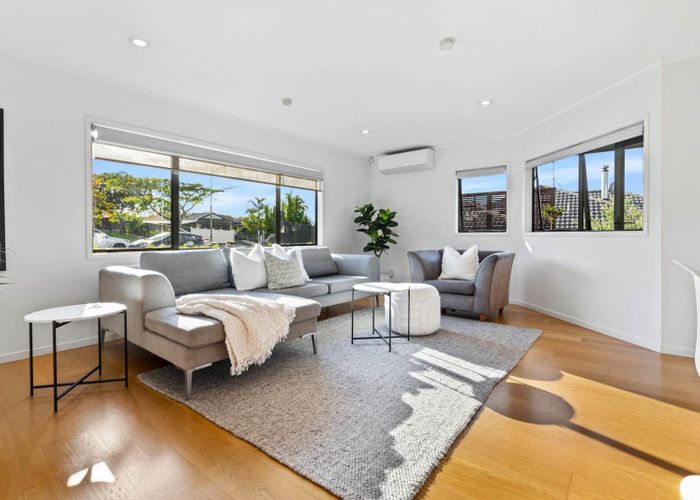  at 126 Te Wharau Drive, Greenhithe, North Shore City, Auckland