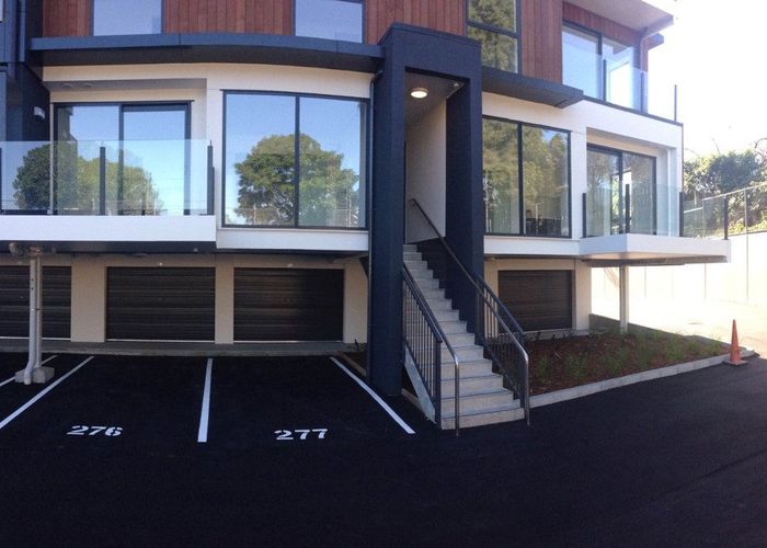  at 16/8 Thompson Park Road, Mount Wellington, Auckland City, Auckland