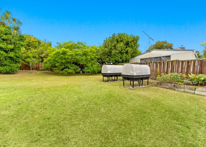  at 16 Rosalind Road, Glenfield, Auckland