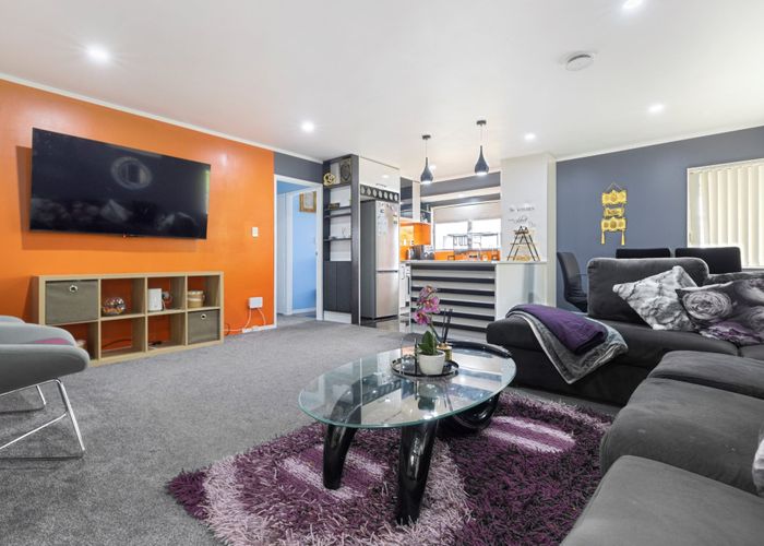  at 2/128 Buckland Road, Mangere East, Manukau City, Auckland