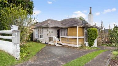  at 207 Sturges Road, Henderson, Auckland