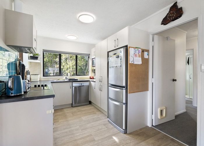  at 10 Randal Place, Bayview, Auckland