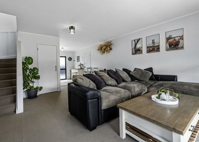  at 2/11 Robins Road, Judea, Tauranga