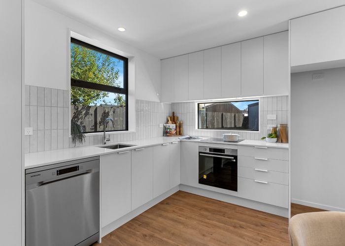  at 2/15 Feilding Street, Addington, Christchurch City, Canterbury