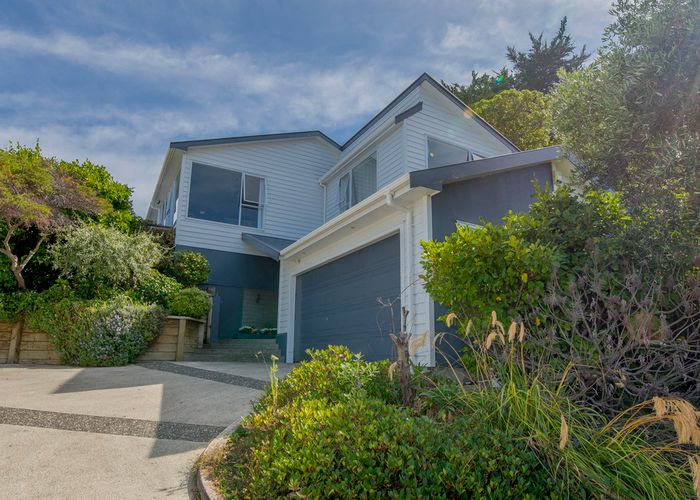  at 16 Beach Road, Plimmerton, Porirua