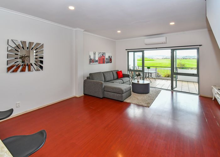  at 4/150 Chapel Road, Flat Bush, Auckland