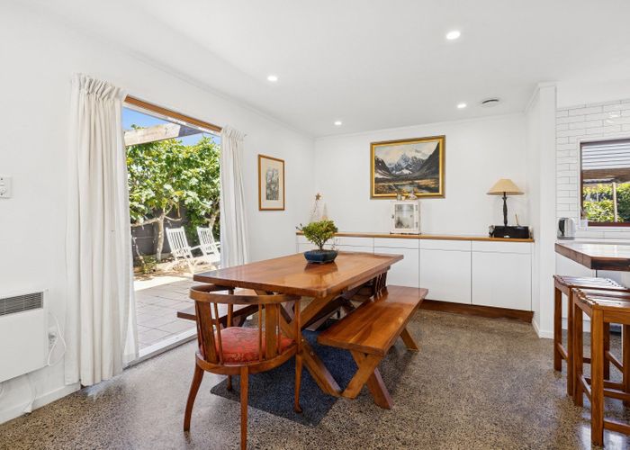  at 8a Wicklow Road, Narrow Neck, North Shore City, Auckland