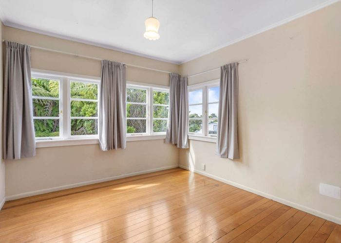  at 9 Rangitoto Terrace, Milford, North Shore City, Auckland