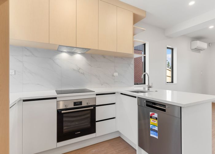  at 2/1 Roseberry Avenue, Birkenhead, North Shore City, Auckland