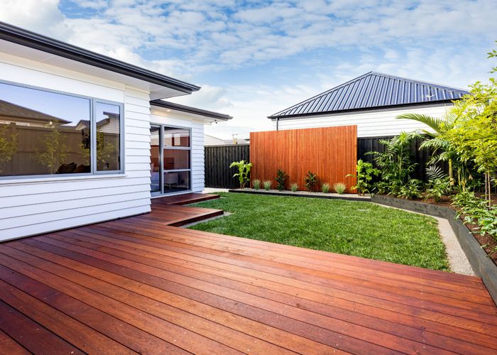  at 8 Henl Lane, Milldale, Rodney, Auckland