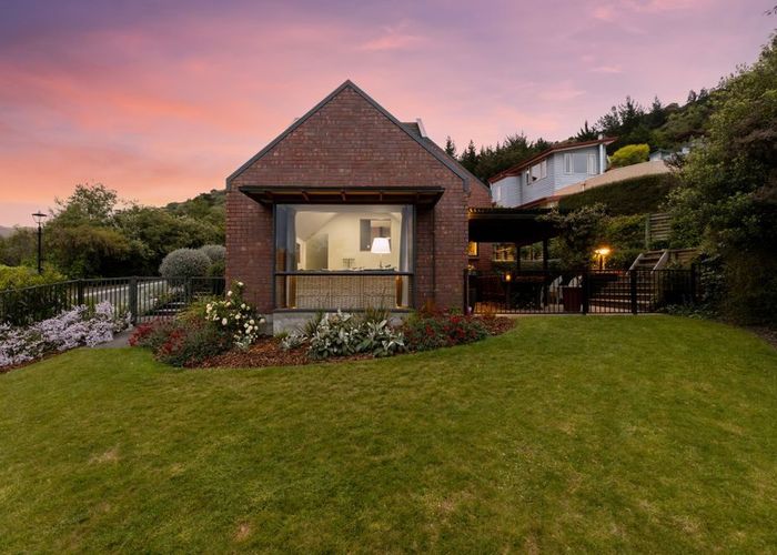  at 2 Emerald Lane, Cashmere, Christchurch