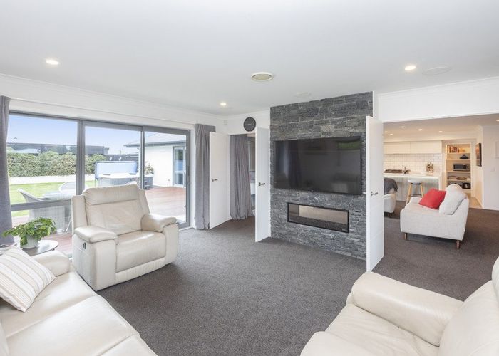  at 8 Carnaveron Drive, Lincoln, Lincoln