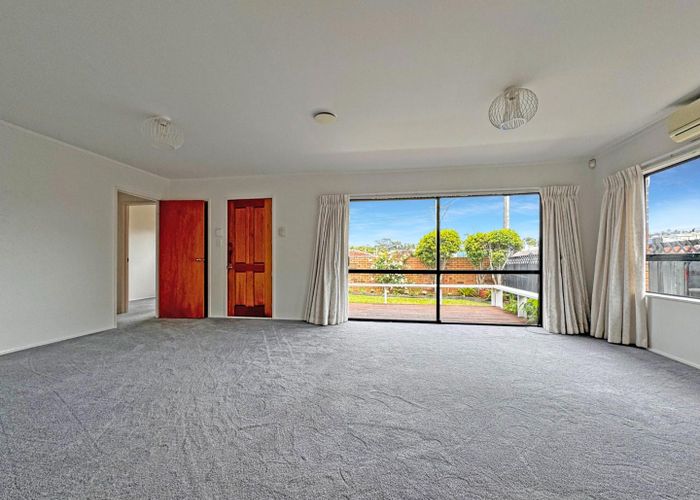  at 1/12 Shakespeare Road, Milford, Auckland