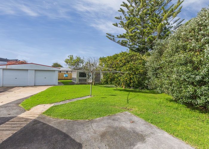  at 21 Peachgrove Road, Te Atatu Peninsula, Auckland