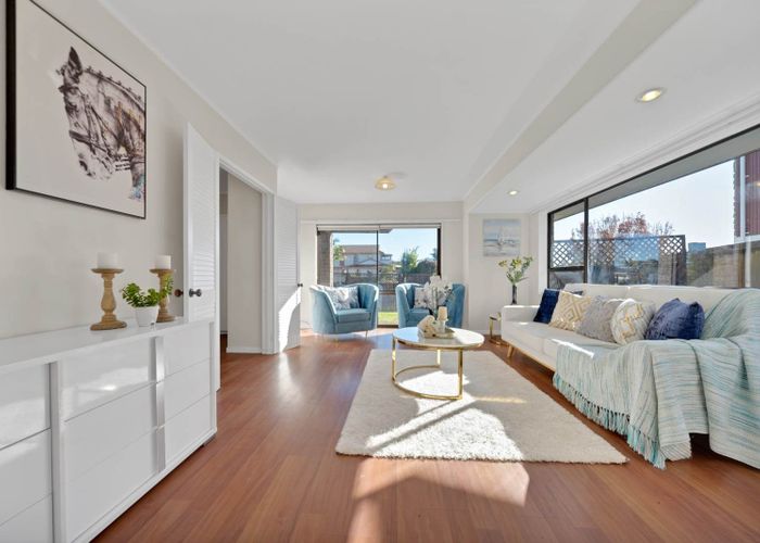  at 2/1 Belmere Rise, Farm Cove, Auckland