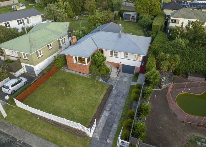  at 3 Pikitea Road, Mangere Bridge, Auckland