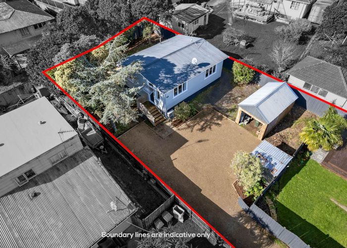  at 2/47 Tramway Road, Beach Haven, North Shore City, Auckland