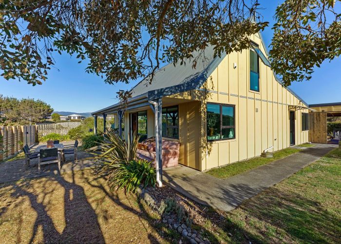 at 6 James Street, Waikawa Beach