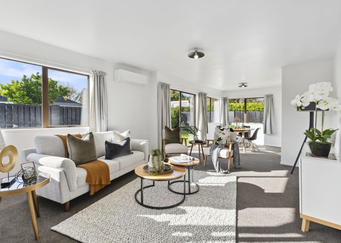  at 2/6 Kindergarten Drive, Conifer Grove, Papakura, Auckland