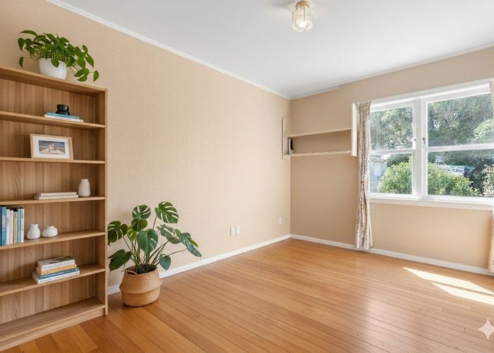  at 8 Devon Street, Te Atatu South, Waitakere City, Auckland