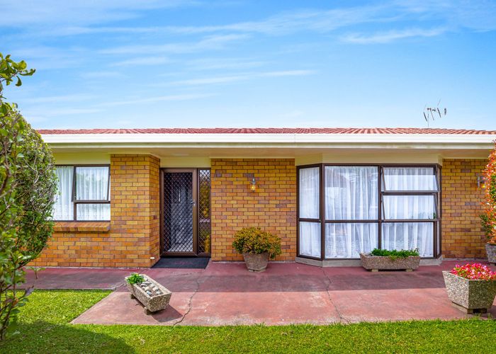  at 8 Chablis Place, Henderson, Auckland
