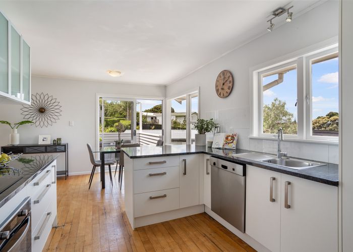  at 16 Apirana Avenue, Glen Innes, Auckland