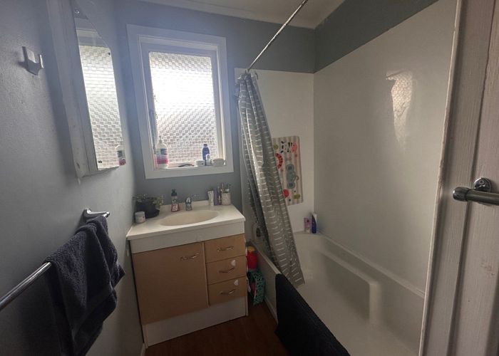  at 33 Mountbatten Grove, Clouston Park, Upper Hutt, Wellington