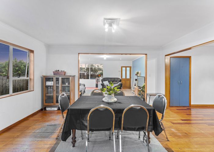  at 123 Universal Drive, Henderson, Waitakere City, Auckland