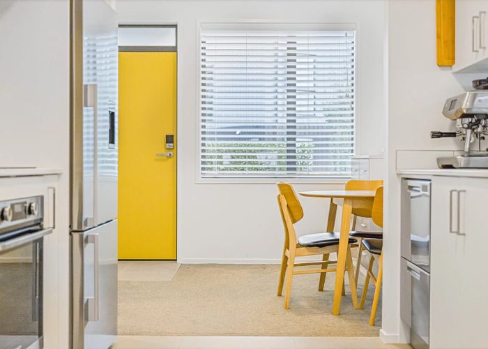  at 2 Hononga Lane, Northcote, Auckland