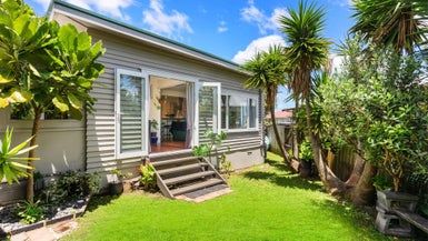  at 1/137A View Road, Sunnyvale, Auckland