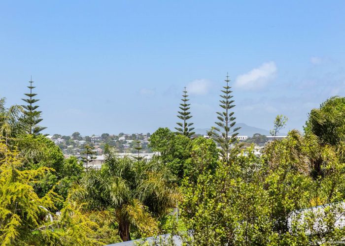  at 2/16 Normanton Street, Glenfield, North Shore City, Auckland