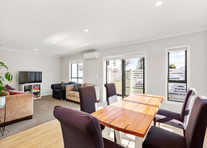  at 8/2 Joshua Lane, Hamilton East, Hamilton