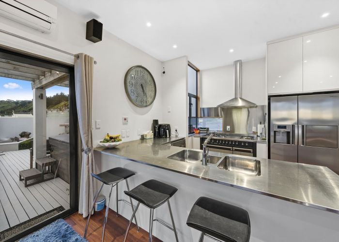  at 140 Eskdale Road, Papakowhai, Porirua