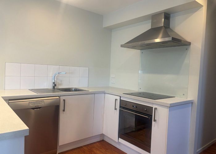  at 2/215 Peterborough Street, City Centre, Christchurch City, Canterbury