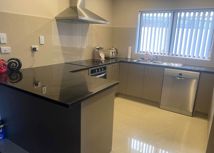  at 6 Hillside Road, Papatoetoe, Auckland