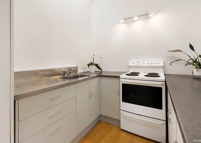  at 2/18 Commodore Drive, Lynfield, Auckland