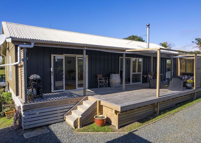  at 12 Peninsula Parade, Hihi