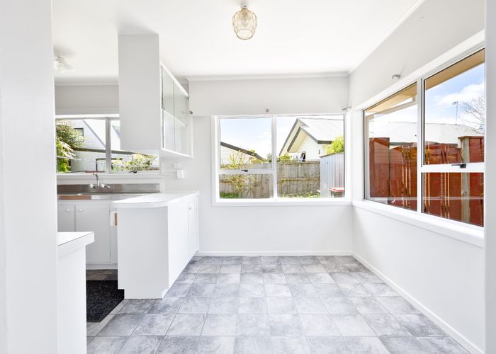  at 6B Sandleigh Road, Hamilton Lake, Hamilton