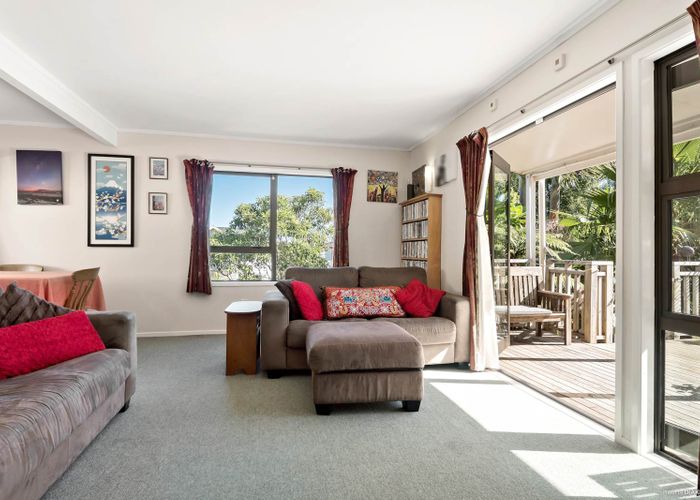  at 5 Newport Place, Forrest Hill, Auckland