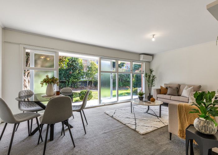  at 2/39 Tawhiri Road, One Tree Hill, Auckland