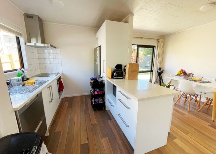  at 1b Landsdale Place, Massey, Waitakere City, Auckland