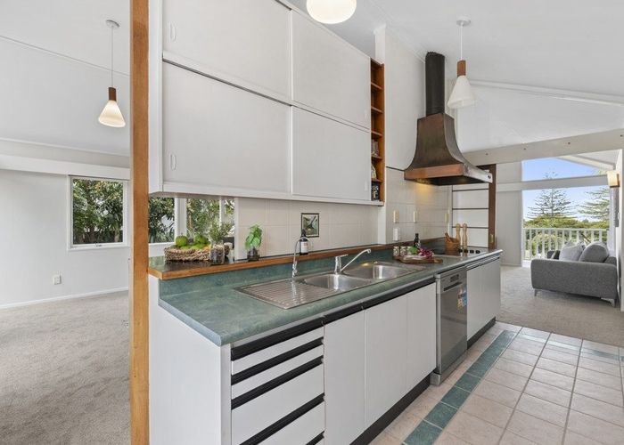  at 21 Holland Road, Hillcrest, Auckland