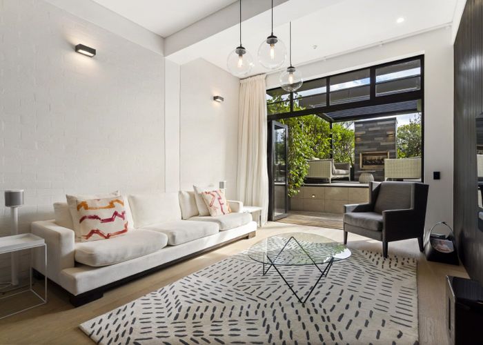  at 2/64 Valley Road, Mount Eden, Auckland