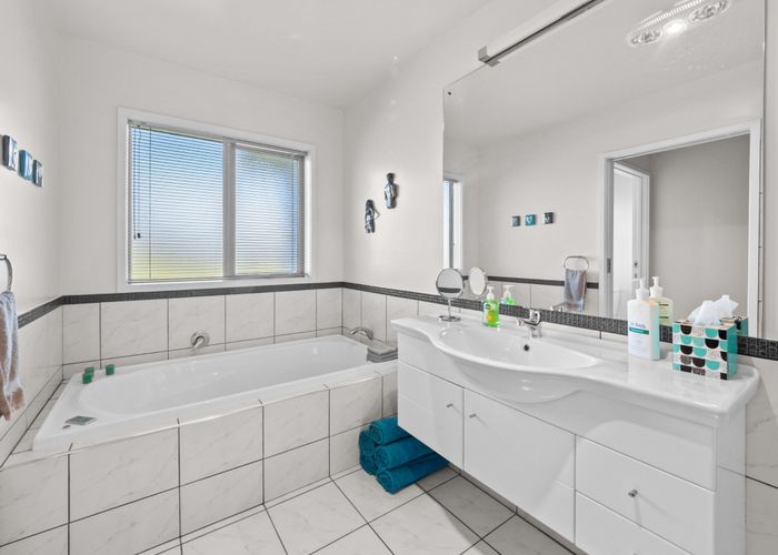  at 15 Coniston Drive, Allenton, Ashburton, Canterbury