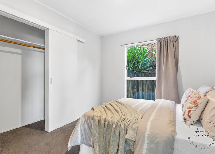  at 2/21 Calluna Crescent, Totara Heights, Manukau City, Auckland